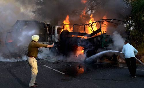 18 नवंबर 2011: तस्‍वीरों में देखें दिनभर की बड़ी खबरें | पढ़ें