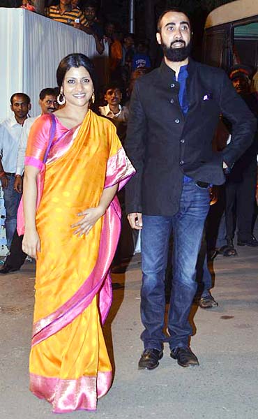 बोमन ईरानी के बेटे की रिसेप्शन पार्टी... | बोल्‍ड होती बालाएं... 