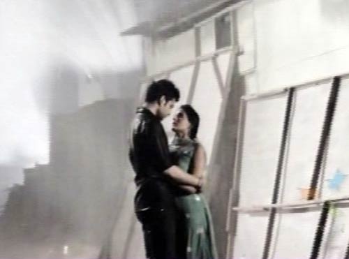 कृतिका कामरा भी हुई टॉपलेस...|   कश्‍मीरा हुईं टॉपलेस