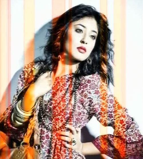 कृतिका कामरा भी हुई टॉपलेस...|   कश्‍मीरा हुईं टॉपलेस