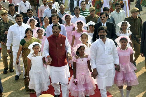 15 नवंबर 2011: तस्‍वीरों में देखें दिनभर की बड़ी खबरें | पढ़ें