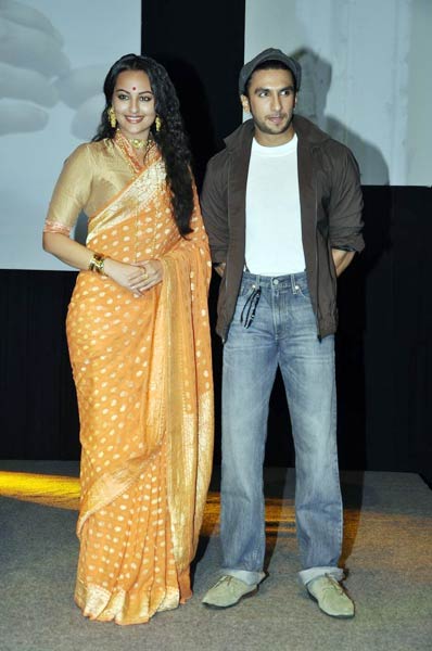 फिल्‍म 'लुटेरा'  की लॉन्चिंग...| सोनाक्षी के जलवे