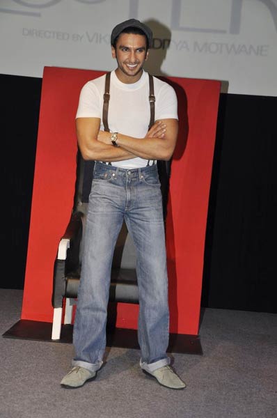 फिल्‍म 'लुटेरा'  की लॉन्चिंग...| सोनाक्षी के जलवे