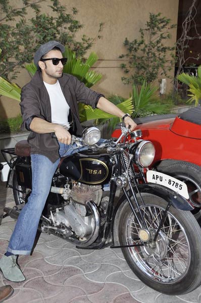 फिल्‍म 'लुटेरा'  की लॉन्चिंग...| सोनाक्षी के जलवे