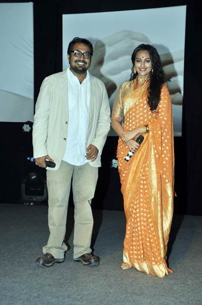 फिल्‍म 'लुटेरा'  की लॉन्चिंग...| सोनाक्षी के जलवे