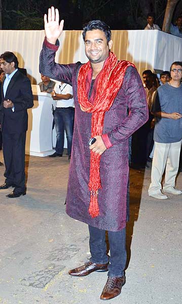 बोमन ईरानी के बेटे की रिसेप्शन पार्टी... | बोल्‍ड होती बालाएं... 