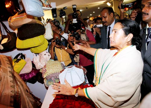 24 नवंबर 2011: तस्वीरों में देखें दिनभर की बड़ी खबरें | पढ़ें