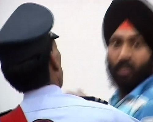 देखें युवक ने शरद पवार को कैसे मारा थप्‍पड़ | वीडियो