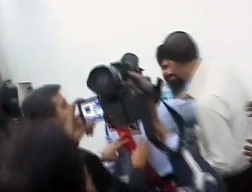 देखें युवक ने शरद पवार को कैसे मारा थप्‍पड़ | वीडियो