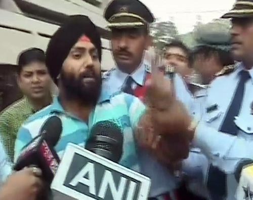 देखें युवक ने शरद पवार को कैसे मारा थप्‍पड़ | वीडियो