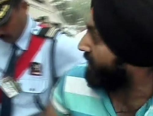 देखें युवक ने शरद पवार को कैसे मारा थप्‍पड़ | वीडियो