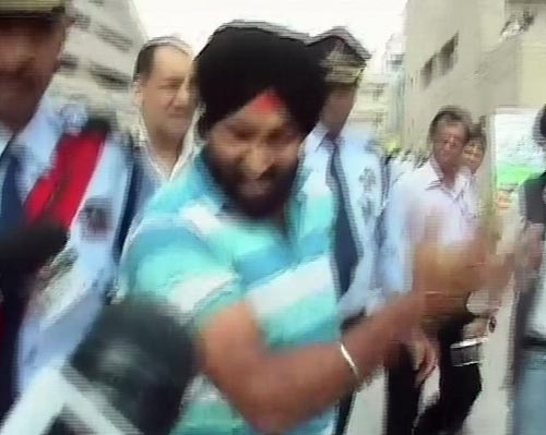 देखें युवक ने शरद पवार को कैसे मारा थप्‍पड़ | वीडियो