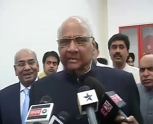 देखें युवक ने शरद पवार को कैसे मारा थप्‍पड़ | वीडियो