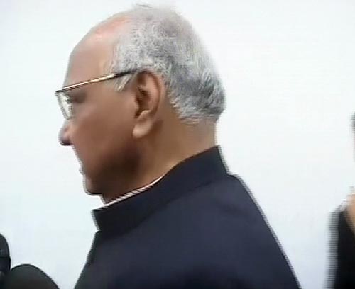 देखें युवक ने शरद पवार को कैसे मारा थप्‍पड़ | वीडियो