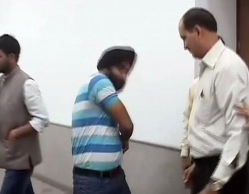 देखें युवक ने शरद पवार को कैसे मारा थप्‍पड़ | वीडियो