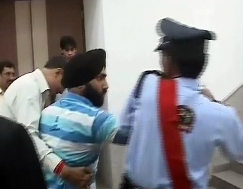 देखें युवक ने शरद पवार को कैसे मारा थप्‍पड़ | वीडियो