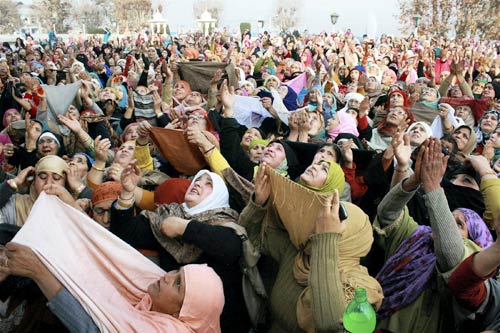 24 नवंबर 2011: तस्वीरों में देखें दिनभर की बड़ी खबरें | पढ़ें