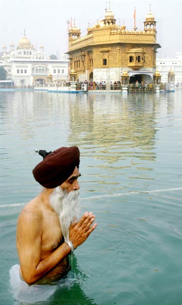 24 नवंबर 2011: तस्वीरों में देखें दिनभर की बड़ी खबरें | पढ़ें