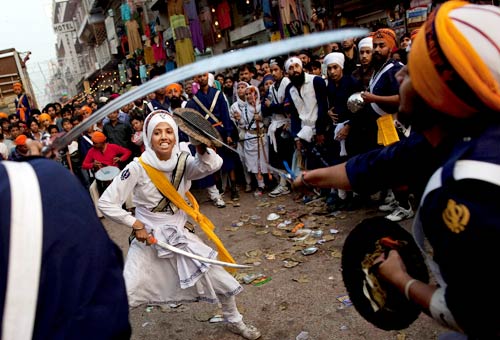 24 नवंबर 2011: तस्वीरों में देखें दिनभर की बड़ी खबरें | पढ़ें