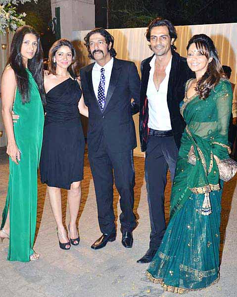 बोमन ईरानी के बेटे की रिसेप्शन पार्टी... | बोल्‍ड होती बालाएं... 