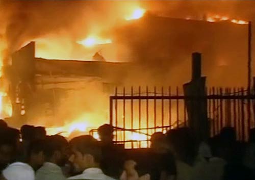 मुंबई के मार्केटिंग कॉम्‍प्‍लेक्‍स में भयंकर आग