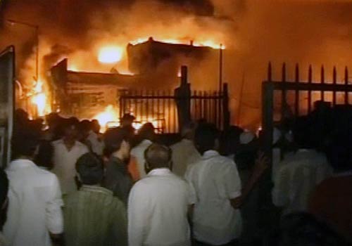 मुंबई के मार्केटिंग कॉम्‍प्‍लेक्‍स में भयंकर आग