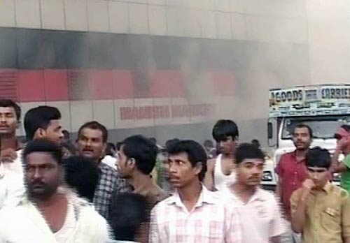 मुंबई के मार्केटिंग कॉम्‍प्‍लेक्‍स में भयंकर आग