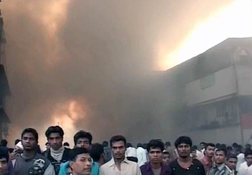 मुंबई के मार्केटिंग कॉम्‍प्‍लेक्‍स में भयंकर आग