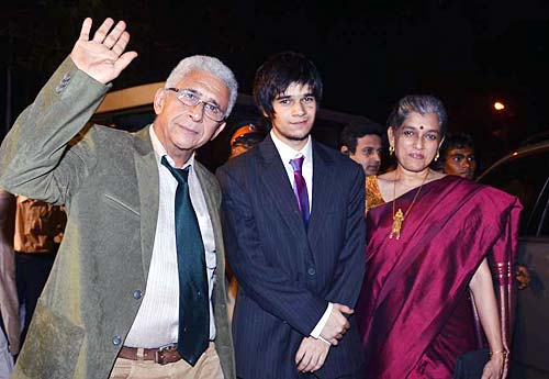 बोमन ईरानी के बेटे की रिसेप्शन पार्टी... | बोल्‍ड होती बालाएं... 