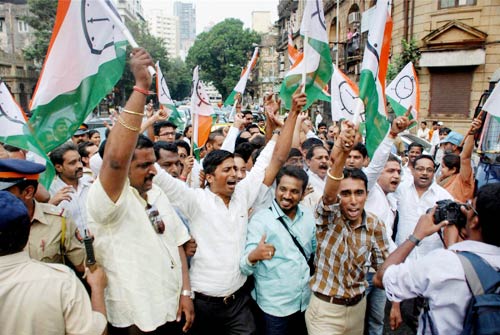 24 नवंबर 2011: तस्वीरों में देखें दिनभर की बड़ी खबरें | पढ़ें