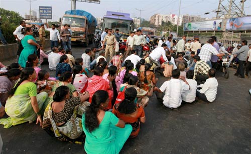 देखें युवक ने शरद पवार को कैसे मारा थप्‍पड़ | वीडियो