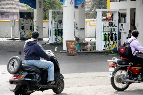 25 नवंबर 2011: तस्वीरों में देखें दिनभर की बड़ी खबरें | पढ़ें