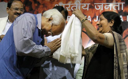 19 नवंबर 2011: तस्‍वीरों में देखें दिनभर की बड़ी खबरें | पढ़ें