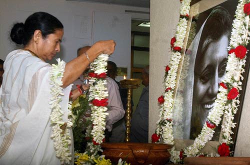 19 नवंबर 2011: तस्‍वीरों में देखें दिनभर की बड़ी खबरें | पढ़ें