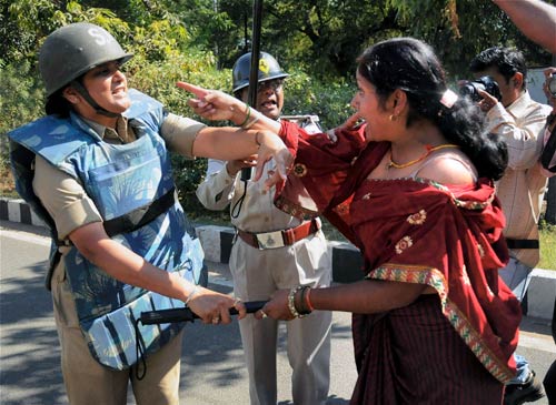 18 नवंबर 2011: तस्‍वीरों में देखें दिनभर की बड़ी खबरें | पढ़ें