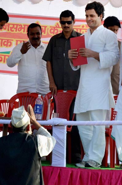 22 नवंबर 2011: तस्‍वीरों में देखें दिनभर की बड़ी खबरें | 