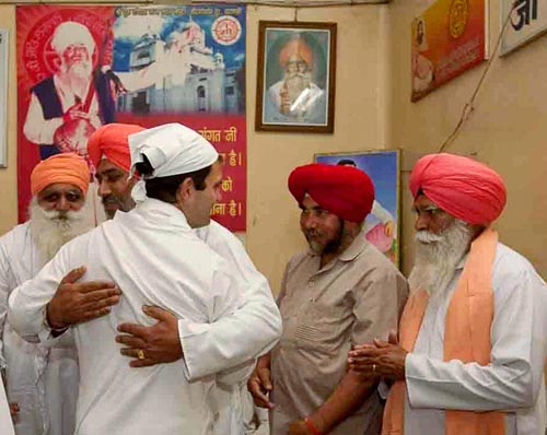 01 नवंबर 2011: तस्वीरों में देखें दिनभर की बड़ी खबरें  | पढ़ें