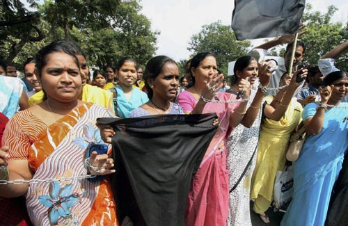 01 नवंबर 2011: तस्वीरों में देखें दिनभर की बड़ी खबरें  | पढ़ें