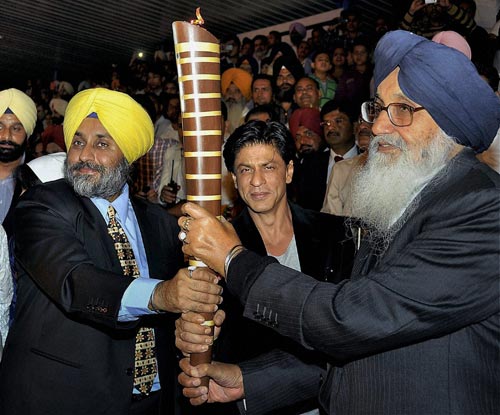 01 नवंबर 2011: तस्वीरों में देखें दिनभर की बड़ी खबरें  | पढ़ें