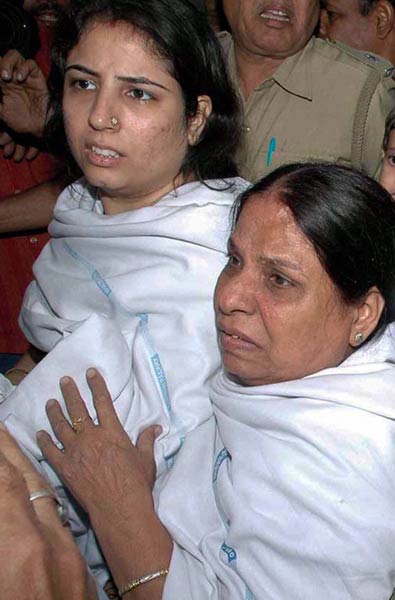 22 नवंबर 2011: तस्‍वीरों में देखें दिनभर की बड़ी खबरें | 