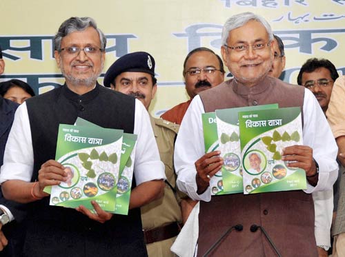 25 नवंबर 2011: तस्वीरों में देखें दिनभर की बड़ी खबरें | पढ़ें