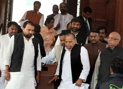 29 नवंबर 2011: तस्‍वीरों में देखें दिनभर की बड़ी खबरें | पढ़ें