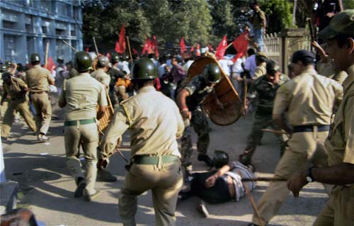 8 नवंबर 2011: तस्‍वीरों में देखें दिनभर की बड़ी खबरें