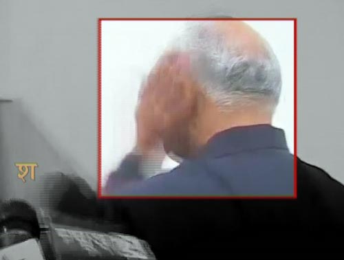 देखें युवक ने शरद पवार को कैसे मारा थप्‍पड़ | वीडियो