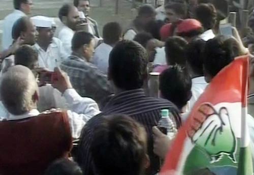 राहुल गांधी की रैली में फिर हंगामा | वीडियो देखें