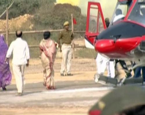 तस्‍वीरों में देखें कांग्रेसी नेताओं ने कैसे की युवक की पिटाई