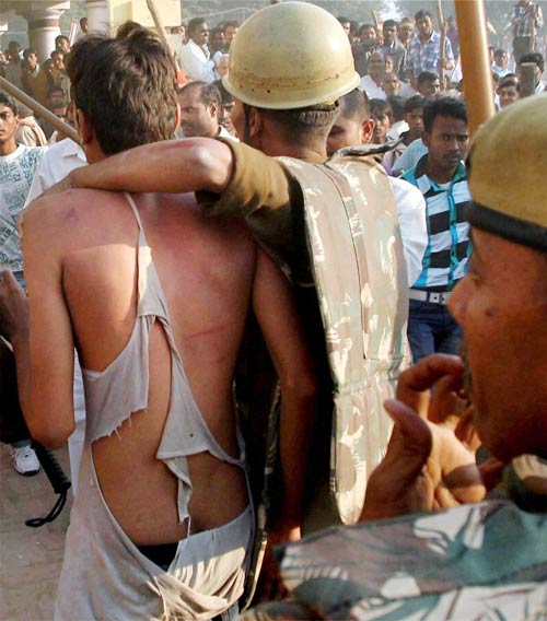 26 नवंबर 2011: तस्वीरों में देखें दिनभर की बड़ी खबरें | पढ़ें