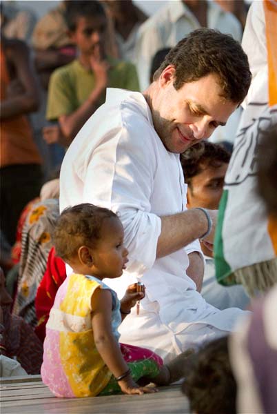 राहुल के काफिले के आगे आया युवक | राहुल की 'पदयात्रा'