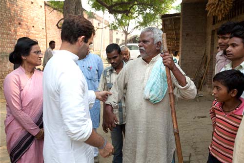 राहुल के काफिले के आगे आया युवक | राहुल की 'पदयात्रा'