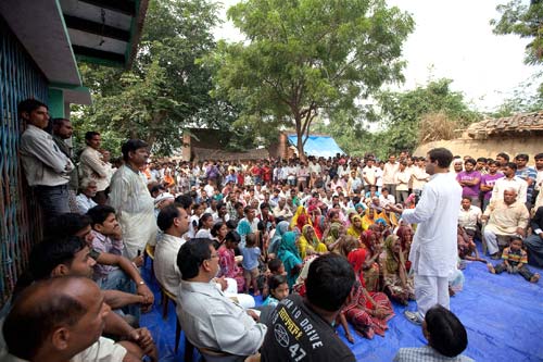 राहुल के काफिले के आगे आया युवक | राहुल की 'पदयात्रा'